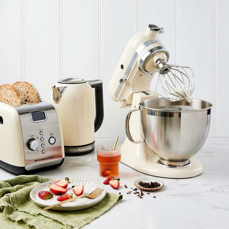 KSM195 Artisan Stand Mixer and matching kettle and toaster